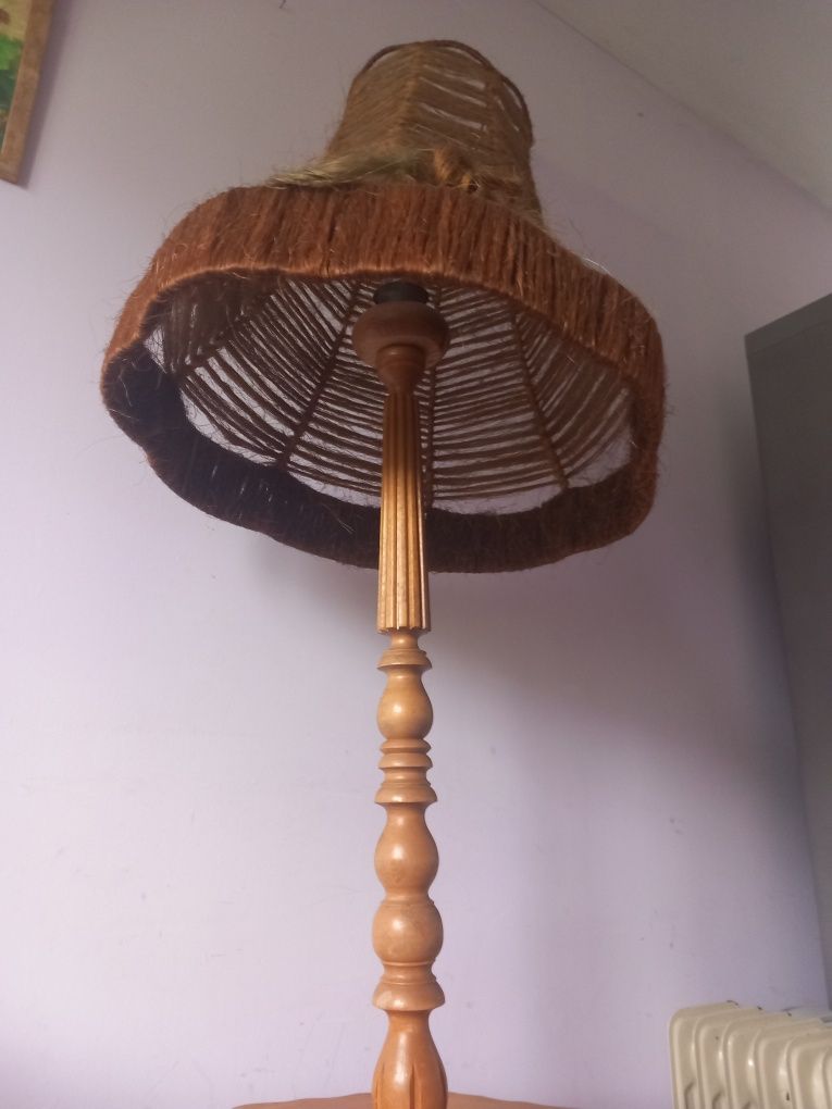 Lampa stolik z abażurem