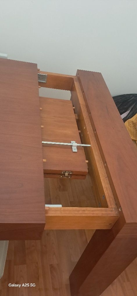 Mesa em madeira extensivel  1x1,80-2,50