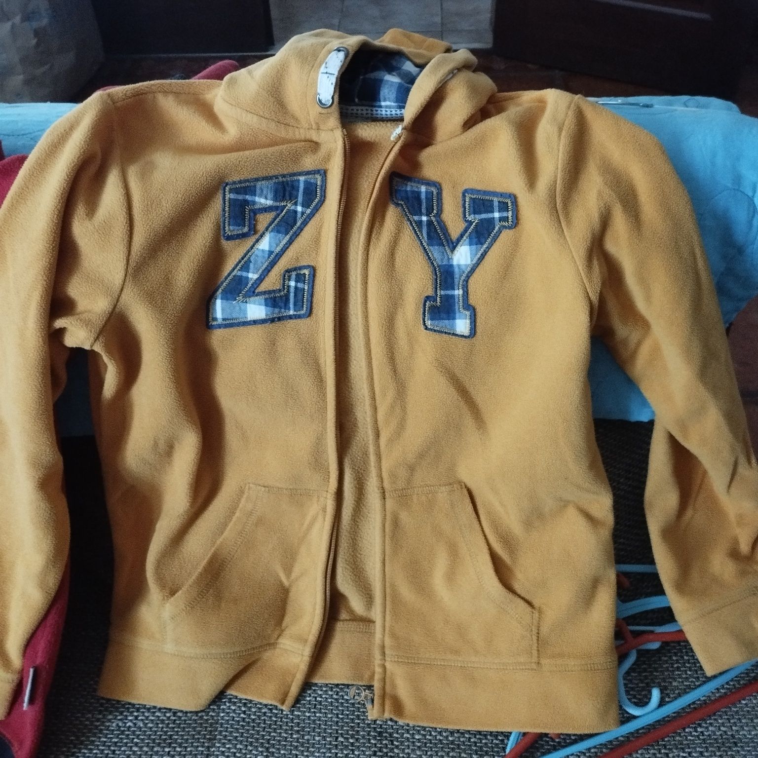 Roupa de rapaz em muito bom estado