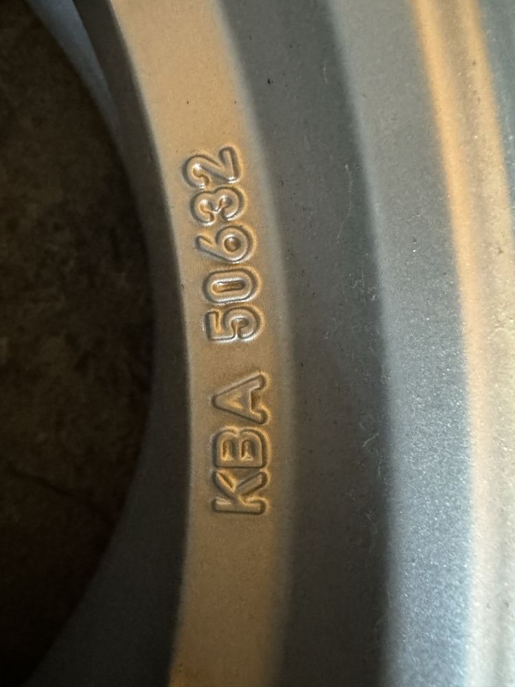 Оригинал литые диски  r 17 5/108 с резиной 235/55