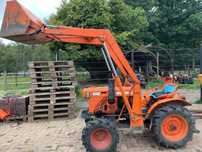 Kubota E7100  Ciągnik Kubota E7100 z Podnośnikiem kosiskiem do trawy i glebogryzarka