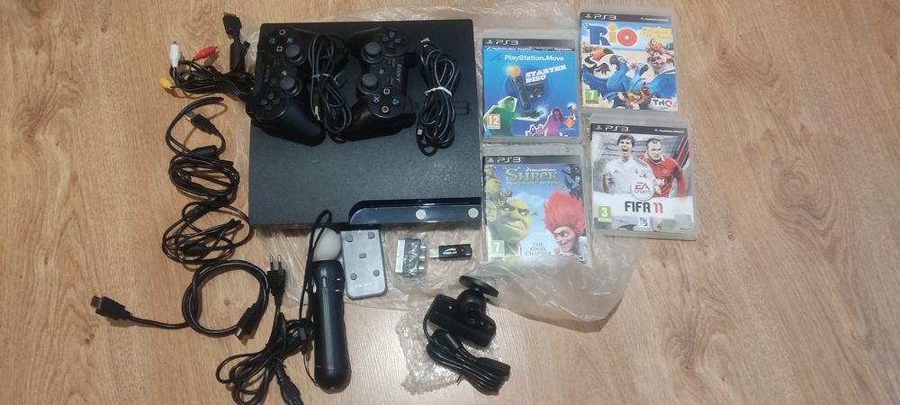 PS3 model no 2504 лімітована модель плюс 4 ігор на дисках плюс камера