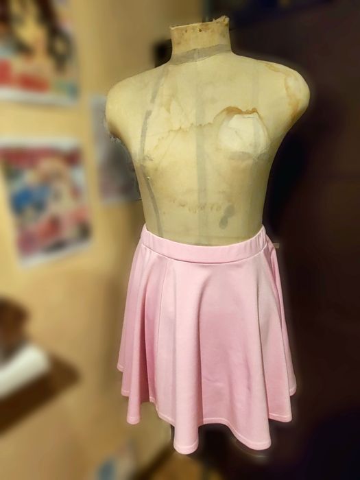 Жіноча рожева плісирована спідниця