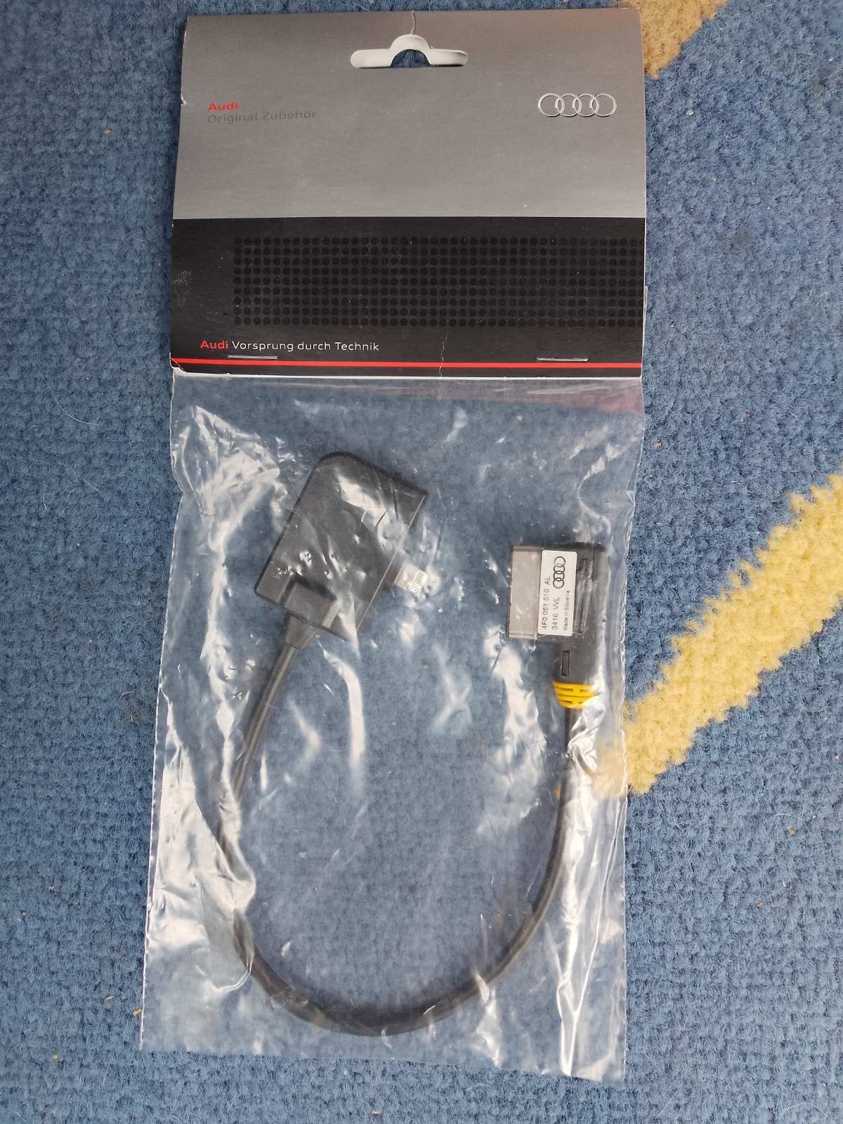 Оригінальний кабель AMI MMI USB iPhone Lightning 4F0051510AL