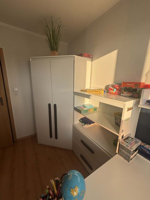 Sprzedam meble  wraz łóżkiem do pokoju dziecinnego