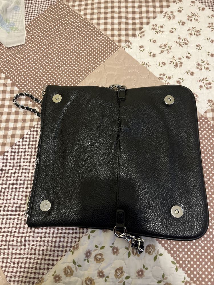 Mala atira colo nova comprei mas e pequena por isso estou s vende la