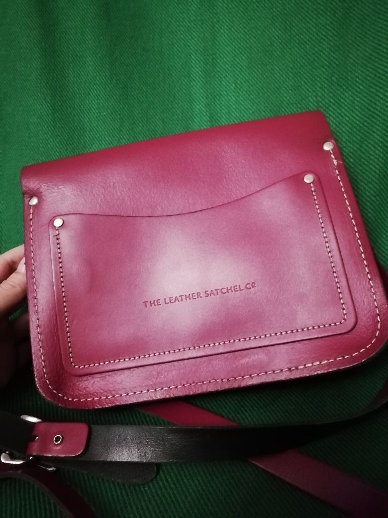 Bakłażanowa fuksjowa skorzana teczka listonoszka The Leather Satchel
