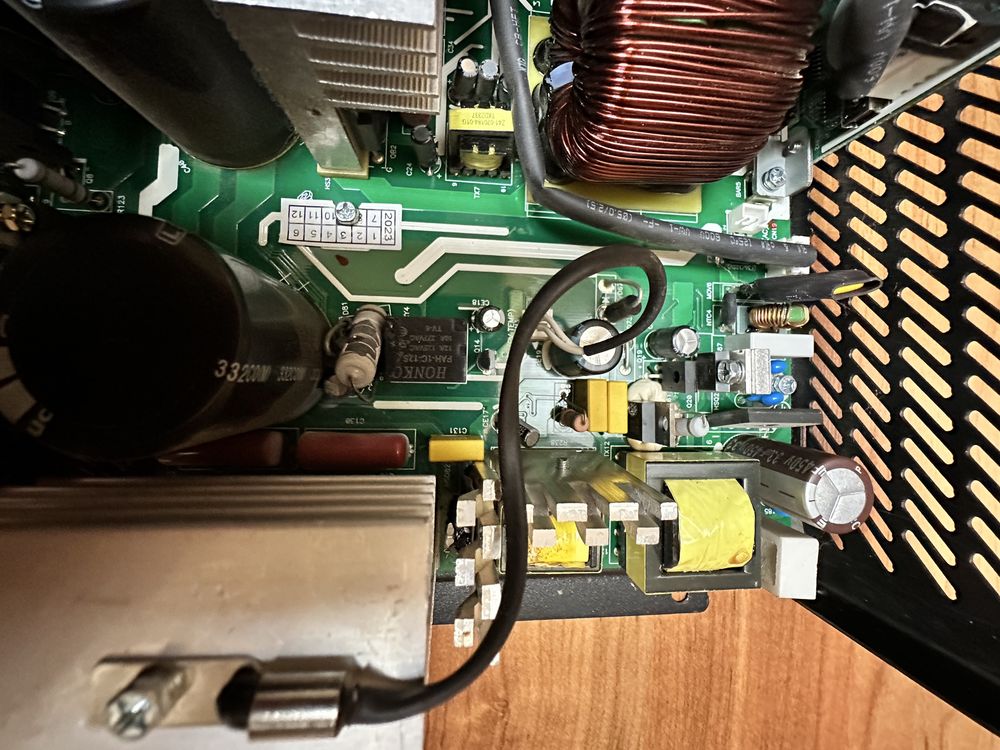 Інвертор Axioma 3000 BF