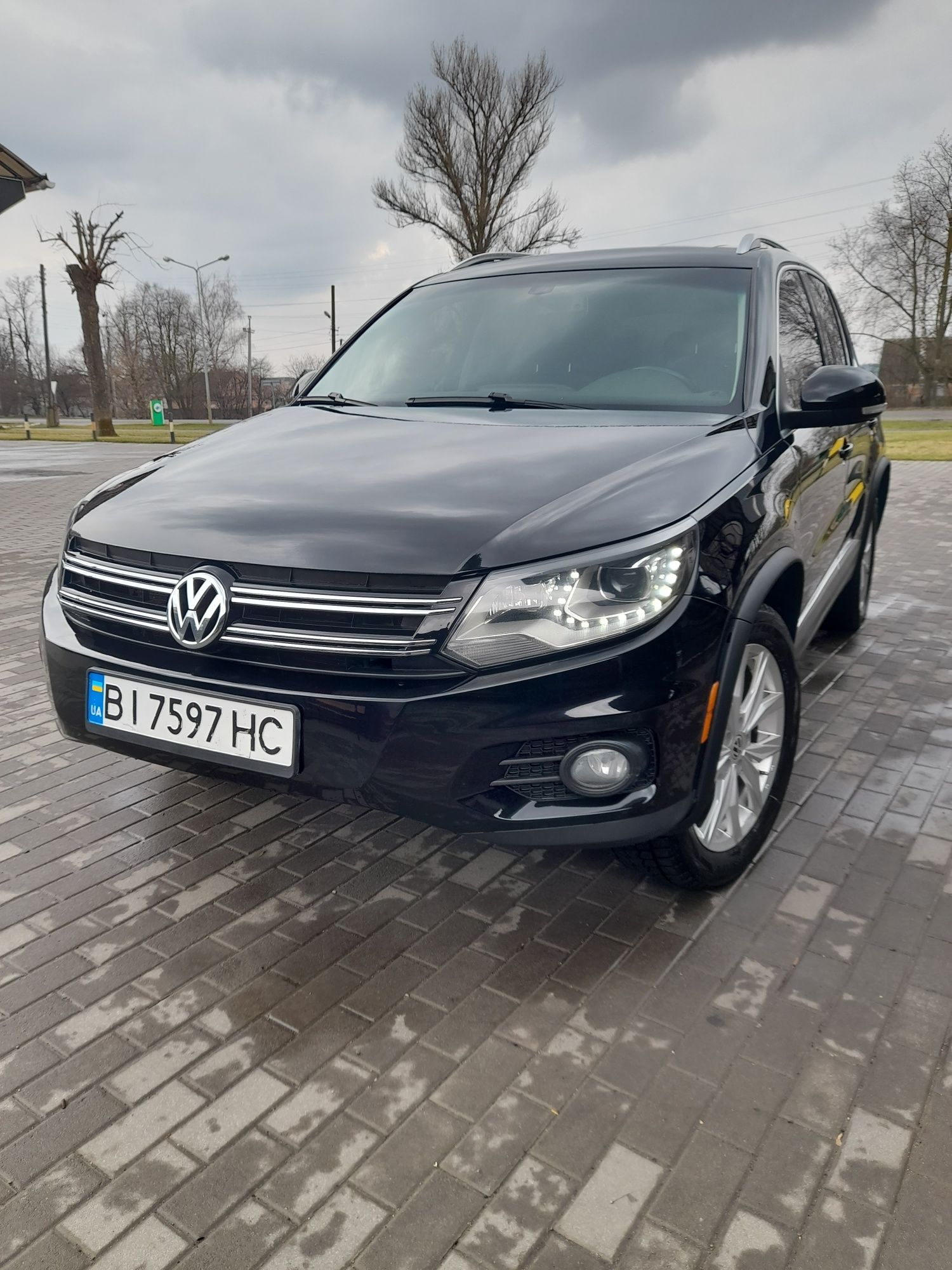 Volkswagen Tiguan Полный привод,  Панорама,  Кожа, люк.