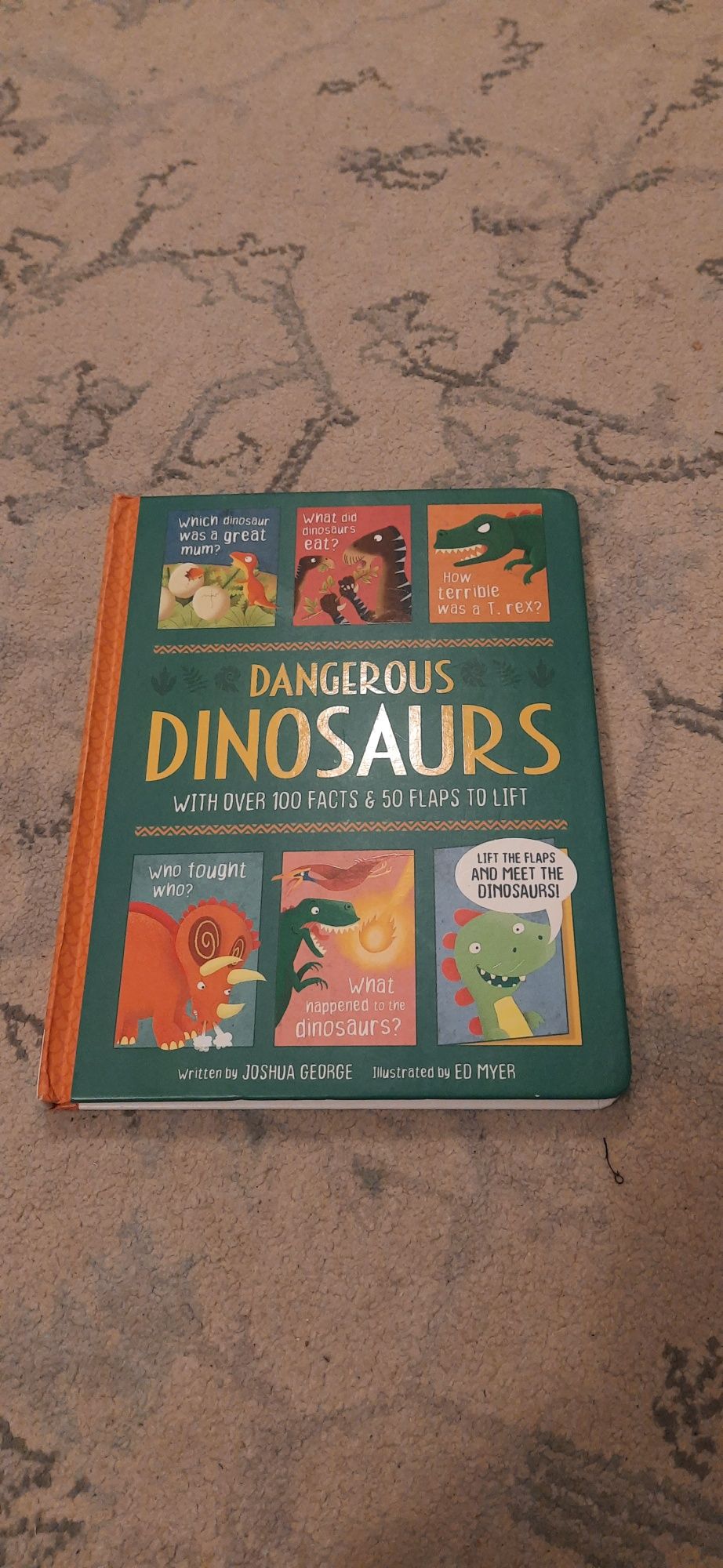 Książka z okienkami Dangerous Dinosaurs