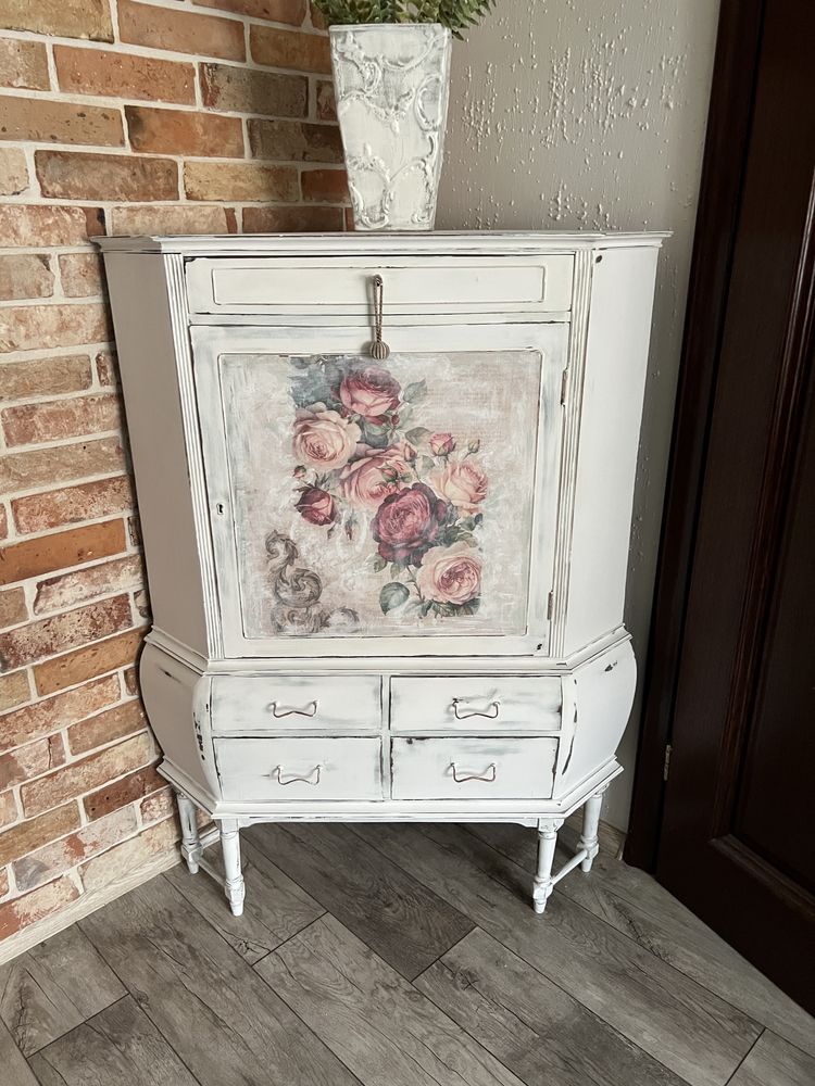 Komoda wysoka narożnikowa shabby chic