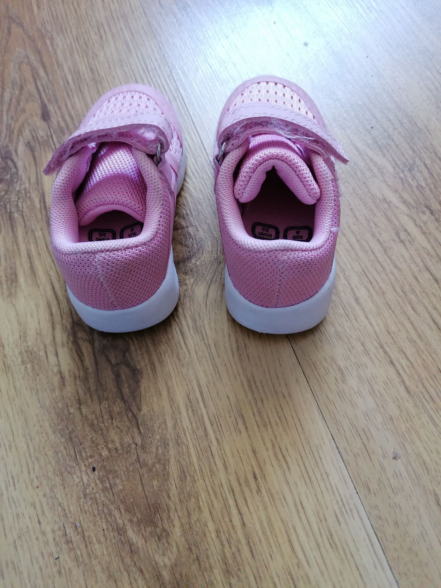 Buciki adidasy niemowlęce