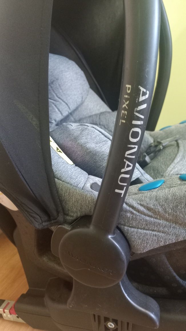 Avionaut Pixel i z bazą izofix IQ i adapterami