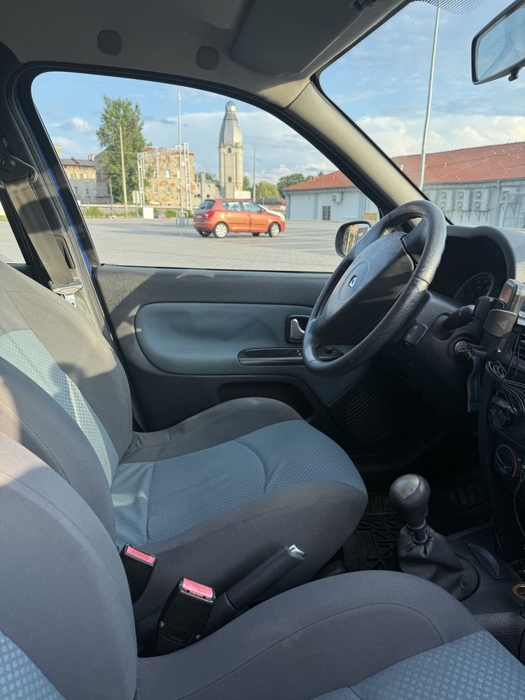 Samochod Renault Clio 2