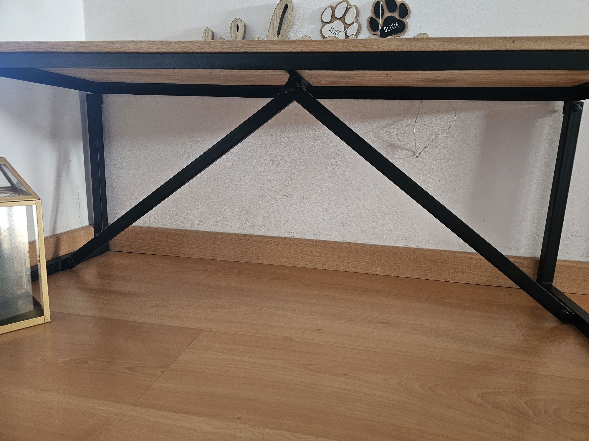 Banqueta com tampo madeira