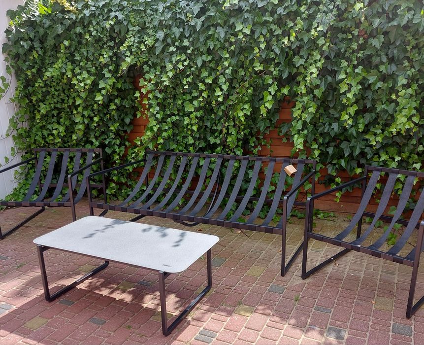 Zestaw sofa ,dwa fotele stolik.