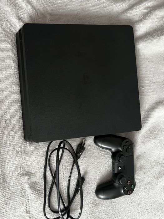 Konsola ps4 slim