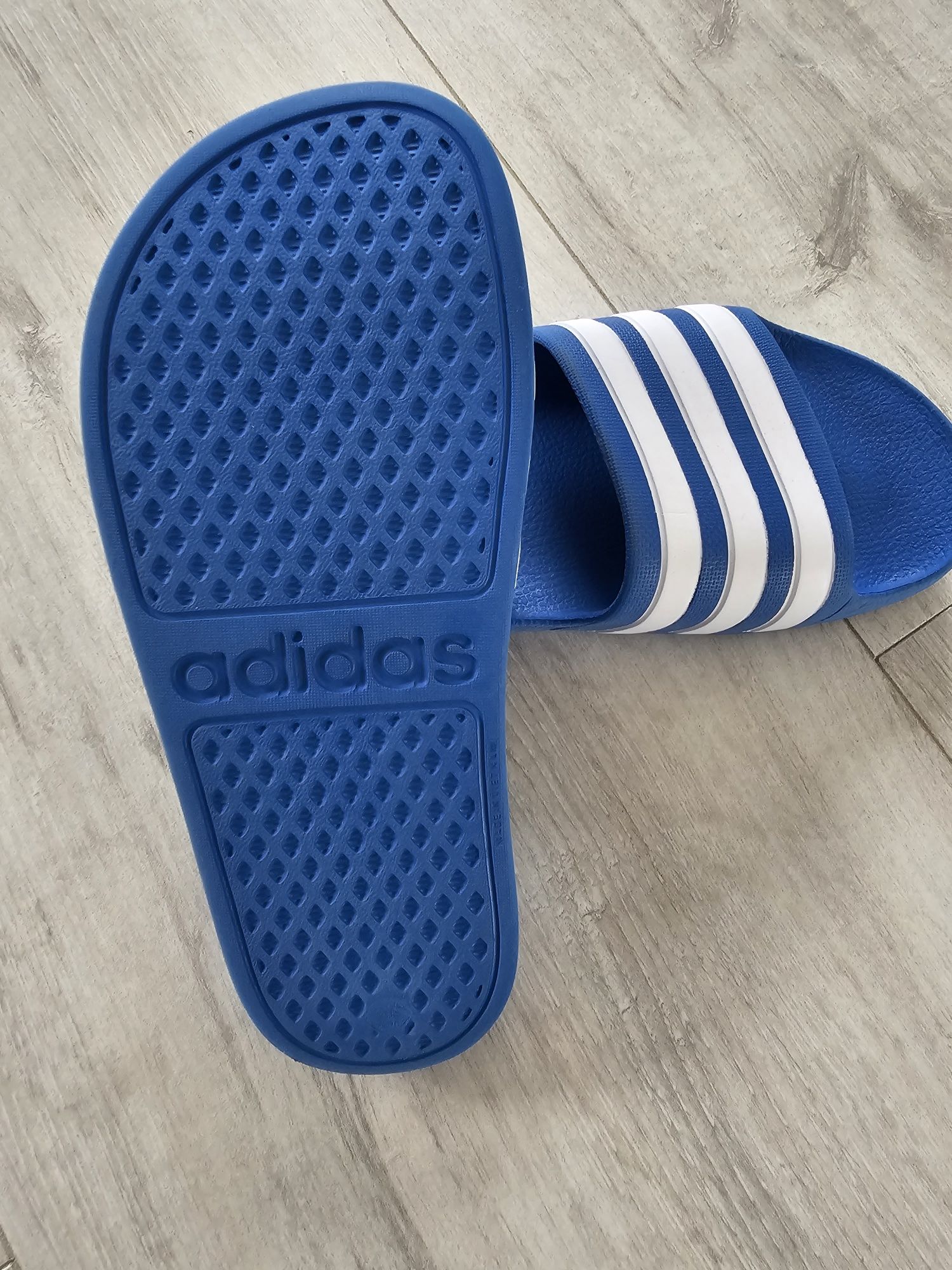 Klapki basenowe Adidas 34