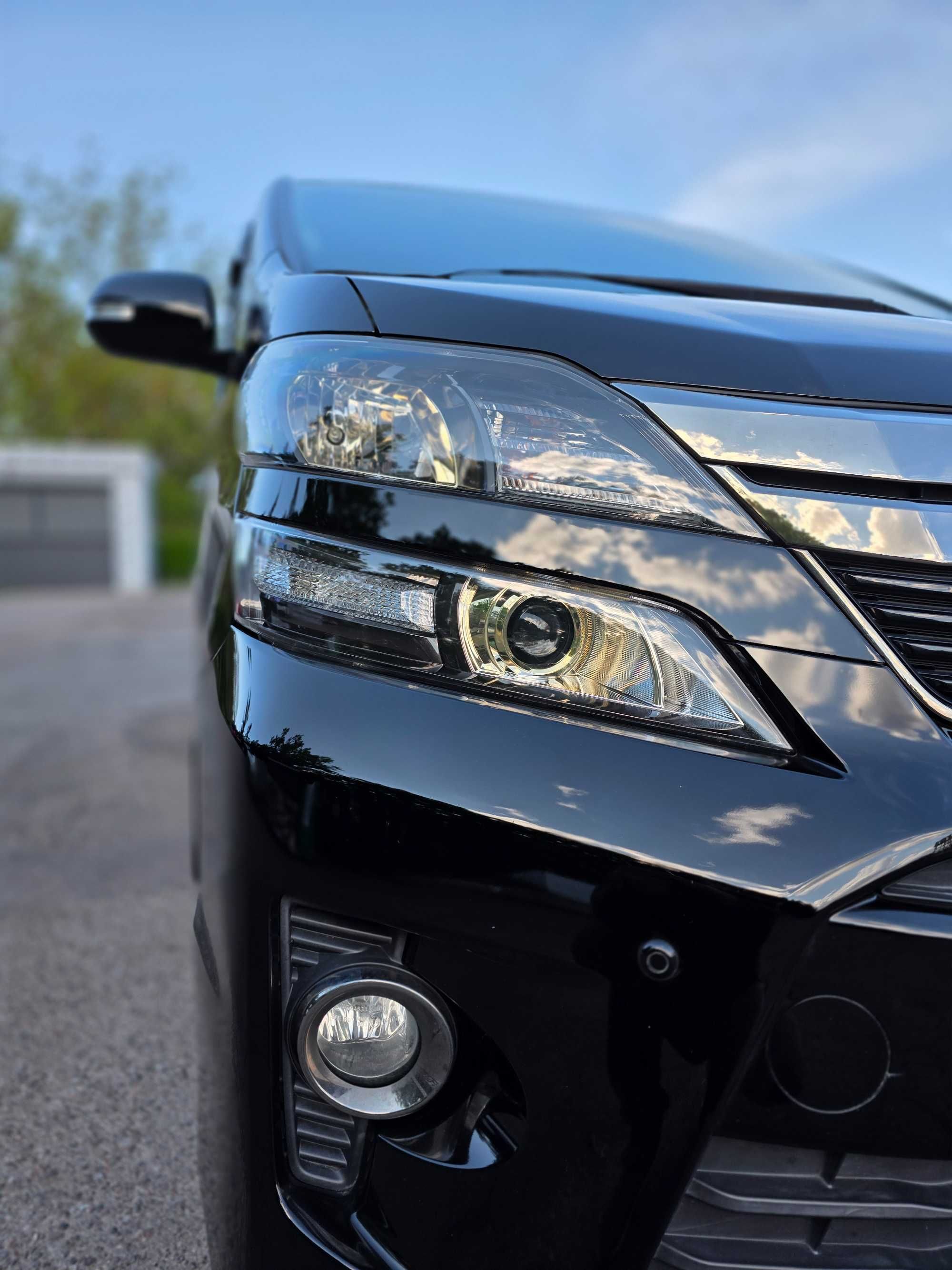 Toyota vellfire Golden Eyes II 2013 2.4 CVT
