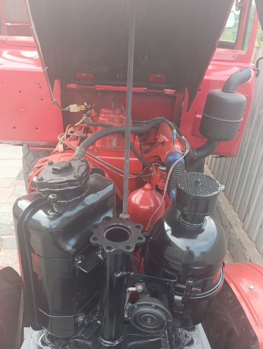 Продам саморобний трактор з двигуном Т-25,коробка газ53
міст газ51
За