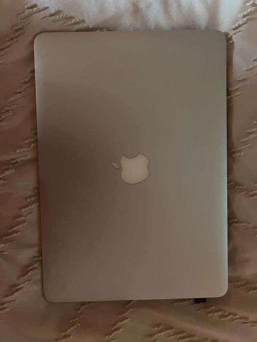 MacBook Apple Air (13-inch, early 2015)
