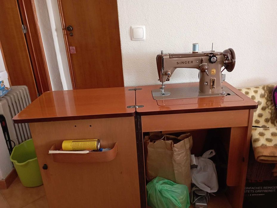 Maquina de  costura marca singer