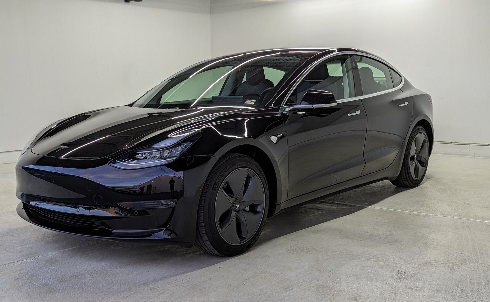 2019 Tesla Model 3.  2 мотора