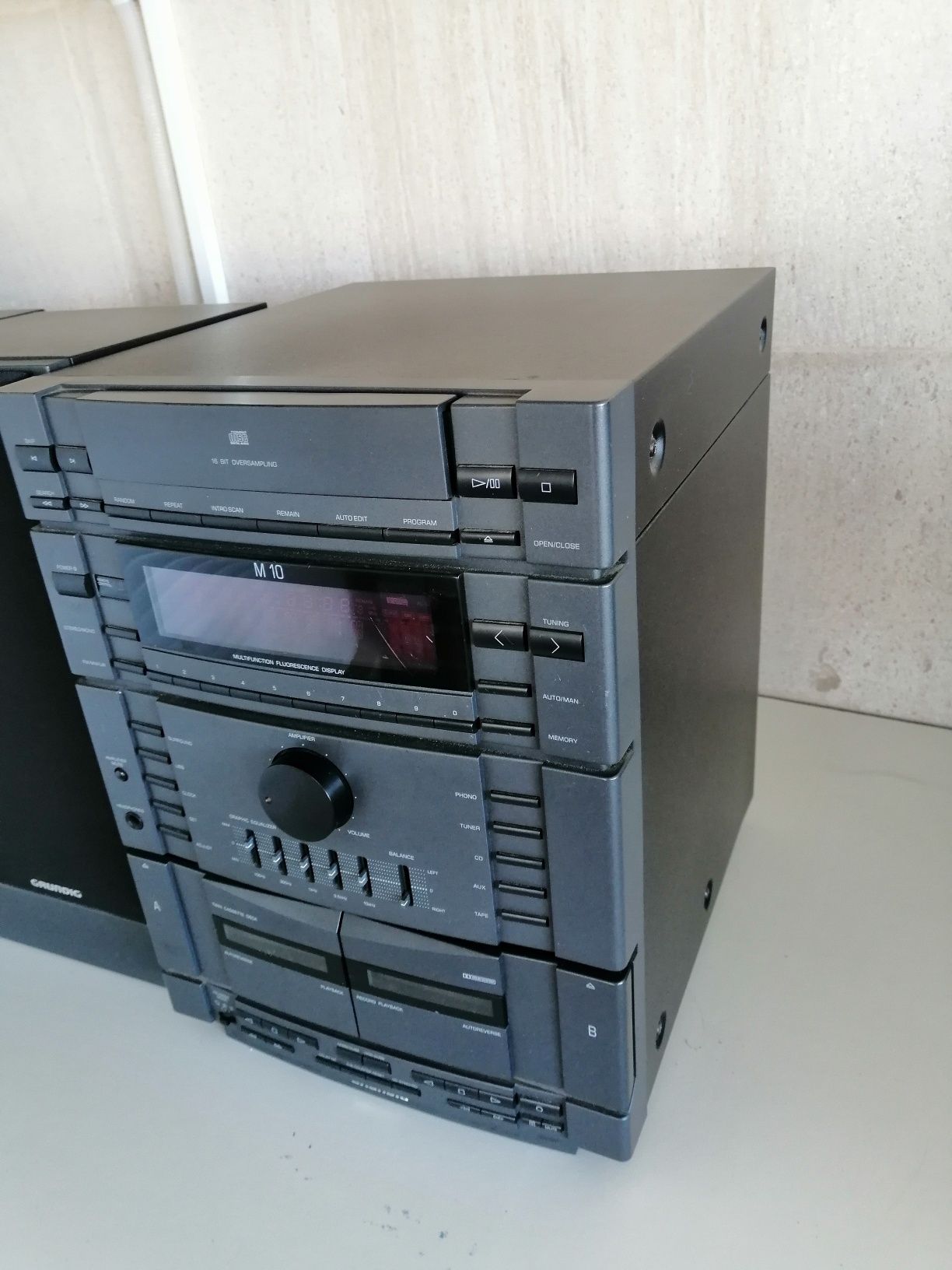 Radio Grundig com 2 colunas