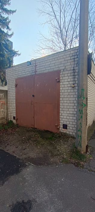 Продається нежитлове приміщення в центрі міста .