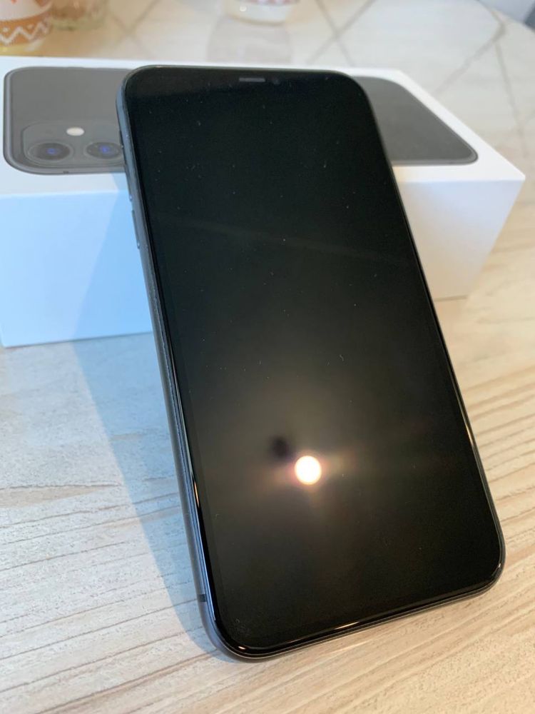 Продам iPhone 11 на 64gb