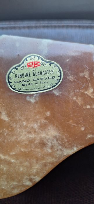 Guarda jóias em alabastro em forma de piano de cauda com teclado