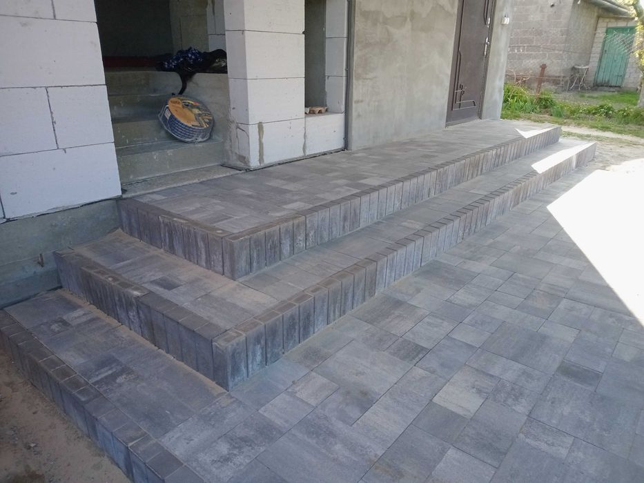 Укладання тротуарної плитики і граніту