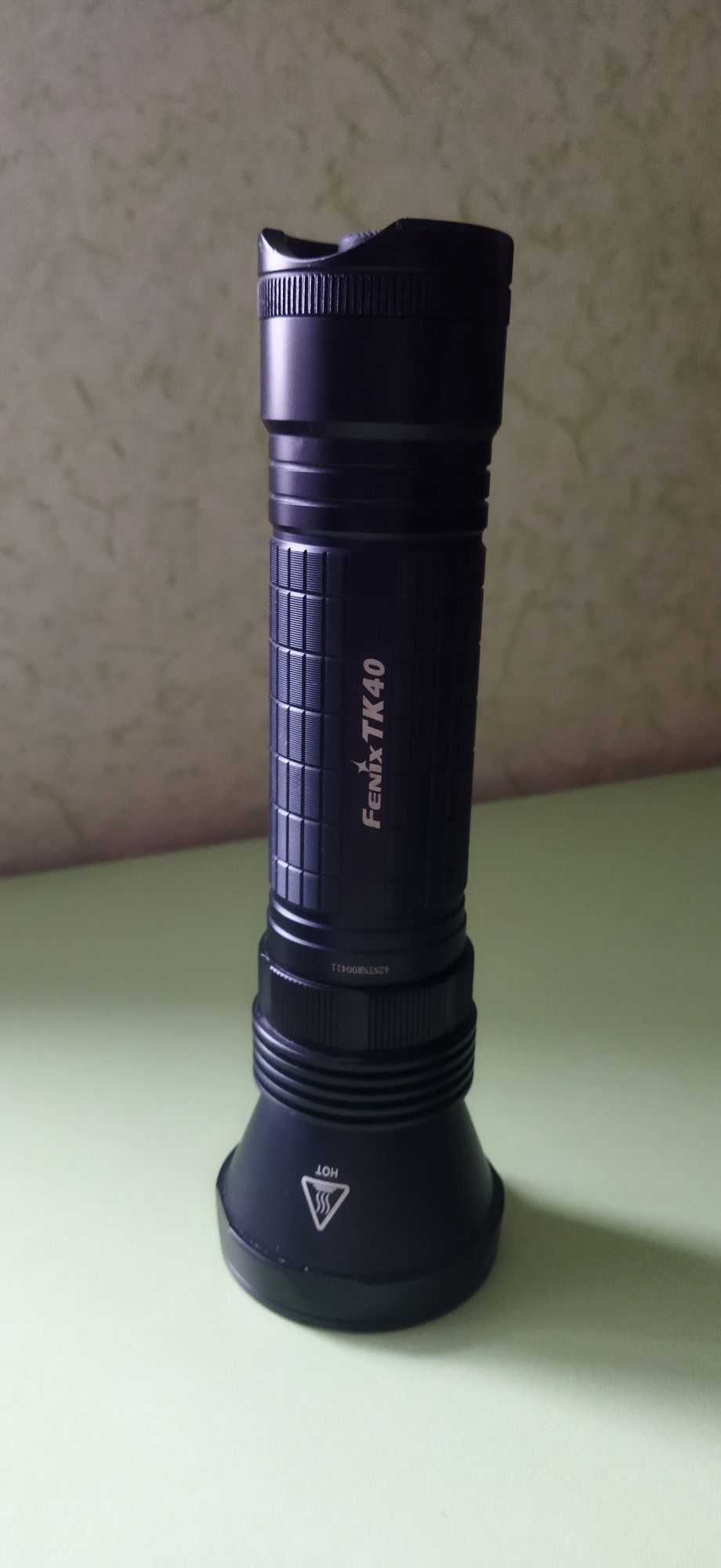 Продам фонарик Fenix TK40