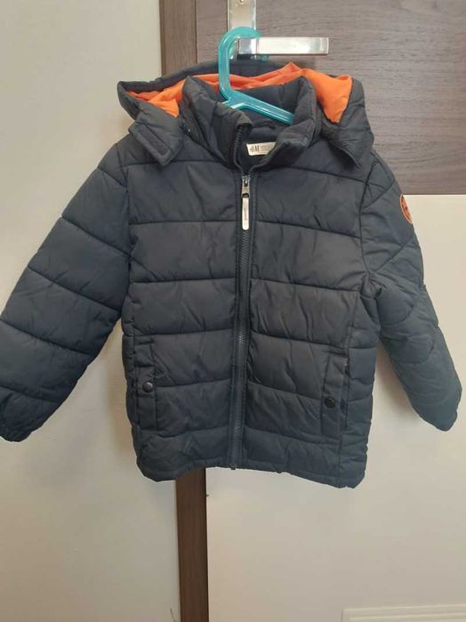 H&M_Kurtka zimowa z kapturem i polarkiem_122