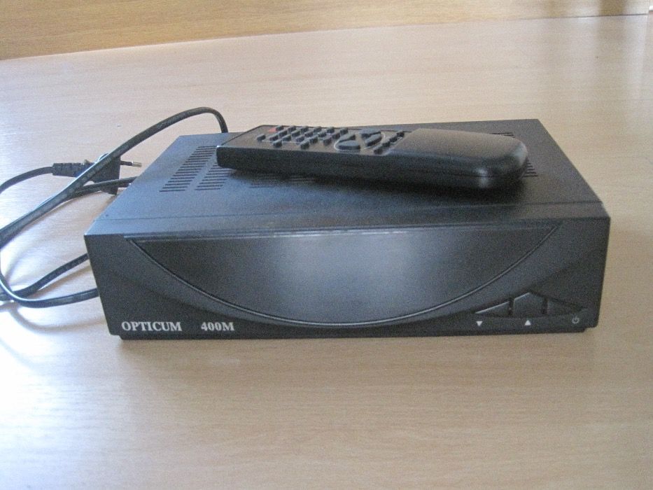 Tuner TV Satelitarny Konwenter OPTICUM 400M z orginalnym pilotem