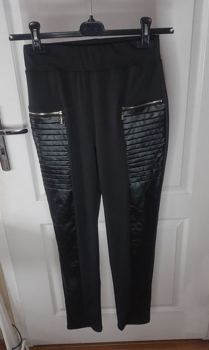 Spodnie ze skórzanymi elementami