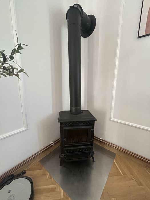 Piec żeliwny z kominem