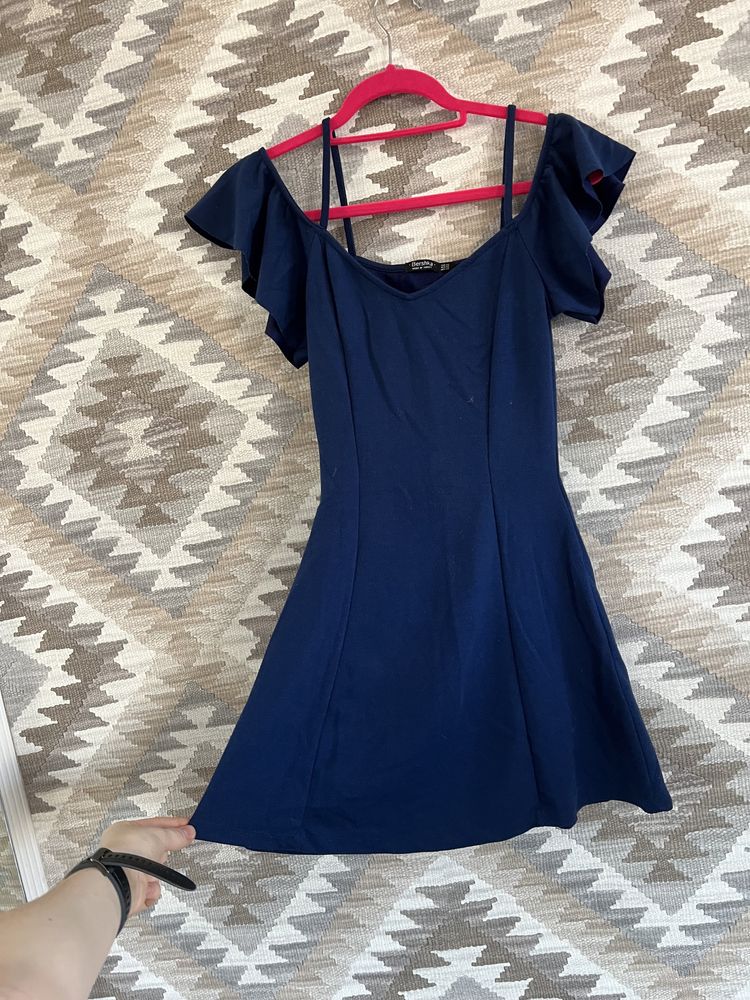 Urocza sukienka bershka xs