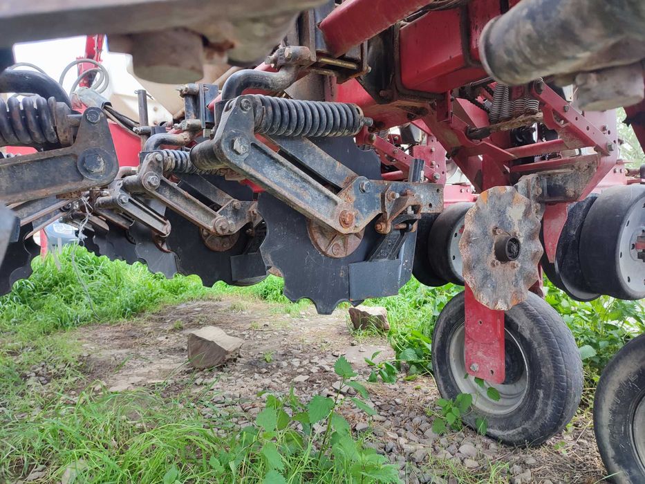 Сівалка 16-ти рядкова пневматична Challenger 8186