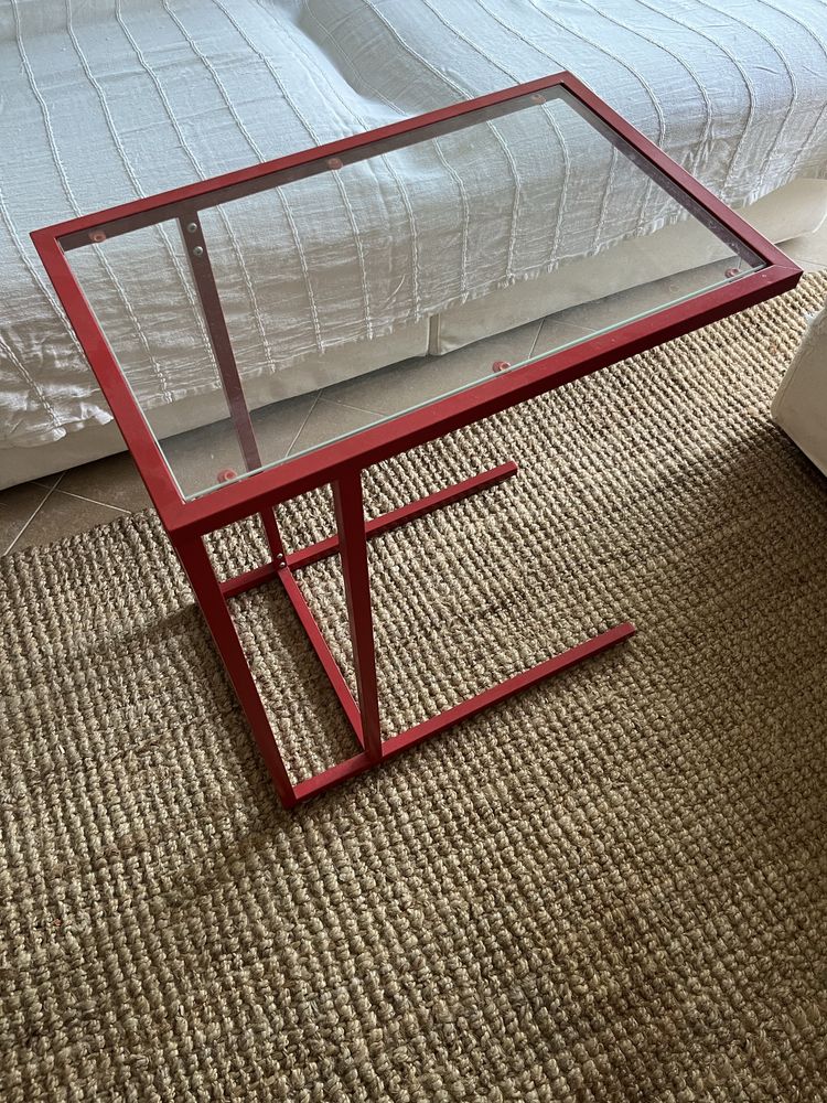 Mesa de apoio vermelha IKEA