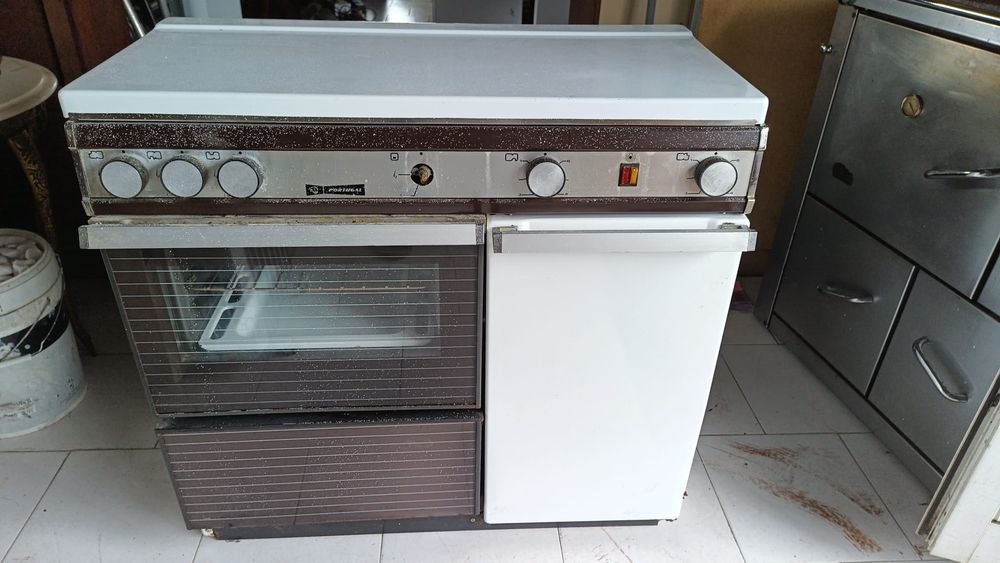 Fogão a gas e elétrico