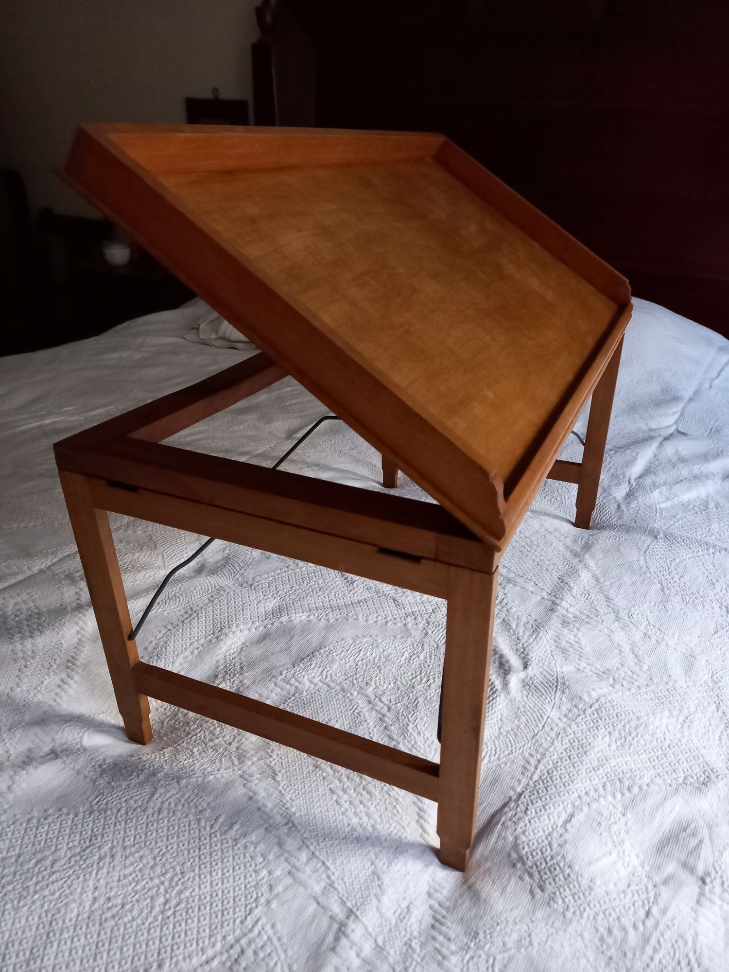 Mesa de cama ANTIGO