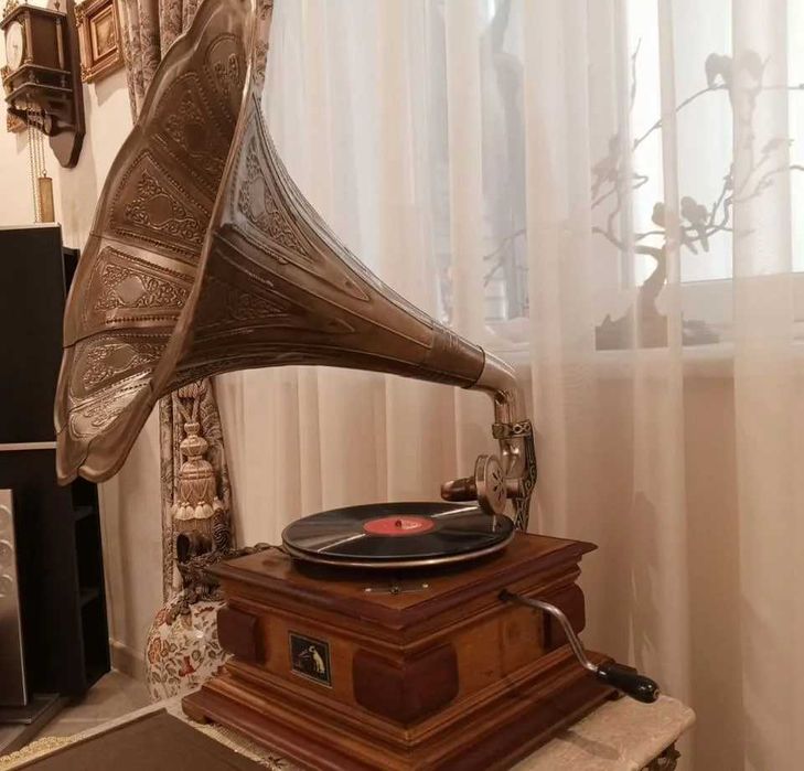 Starożytny gramofon z Anglii