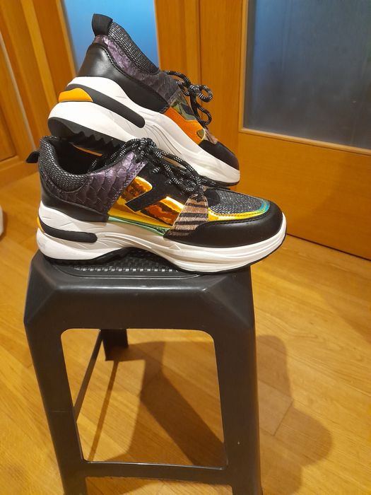 Vendo sapatilhas/sapatos senhora.