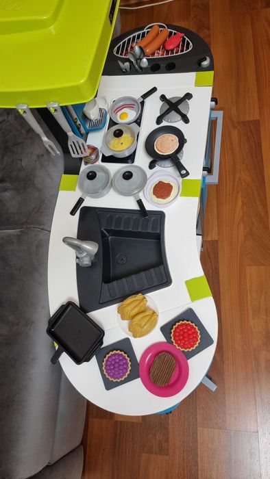 Продам игрушечную деткую кухню Smoby