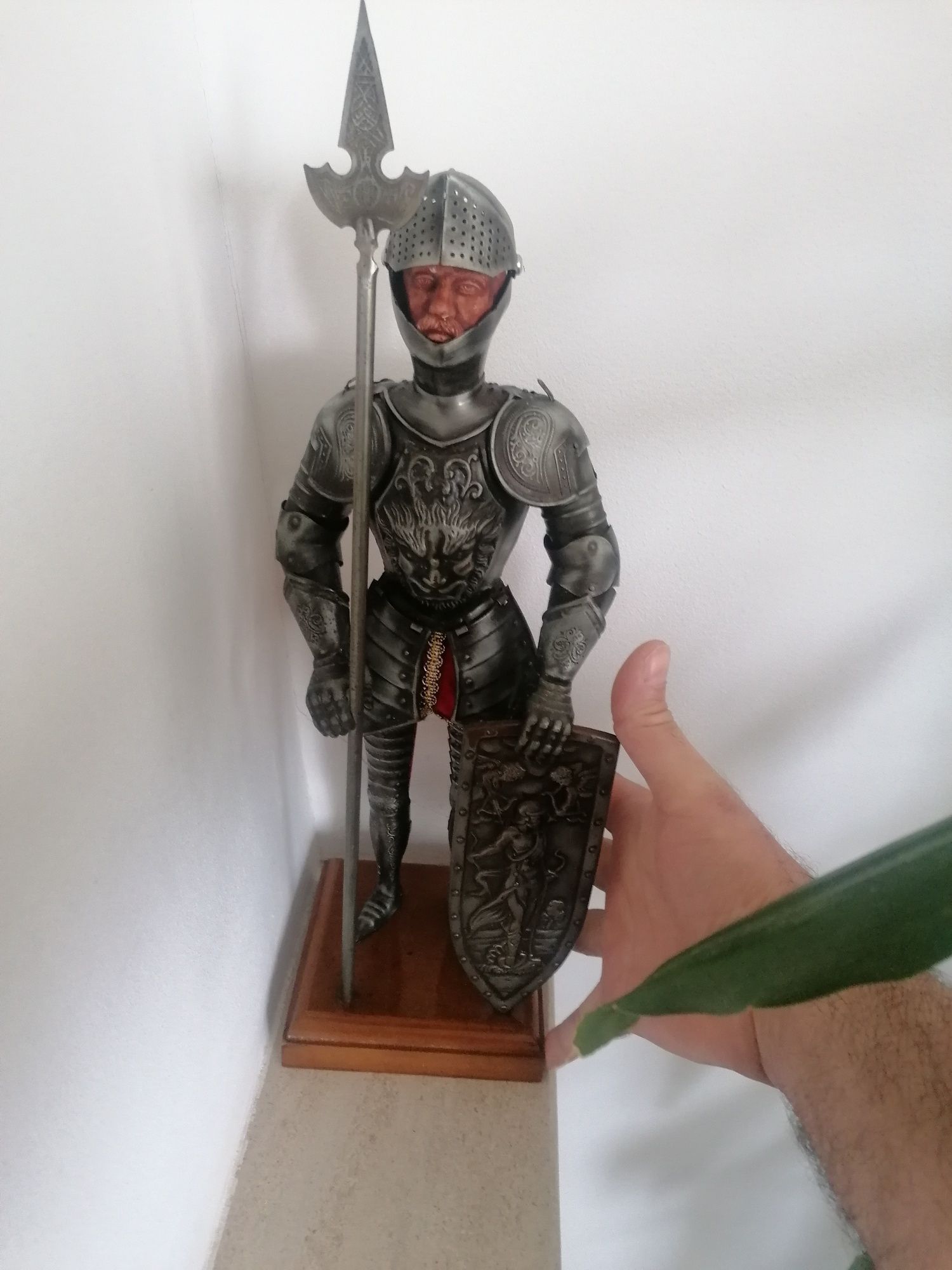 Guerreiro medieval espanhol com 0.42 cm  em metal, madeira e tecido...