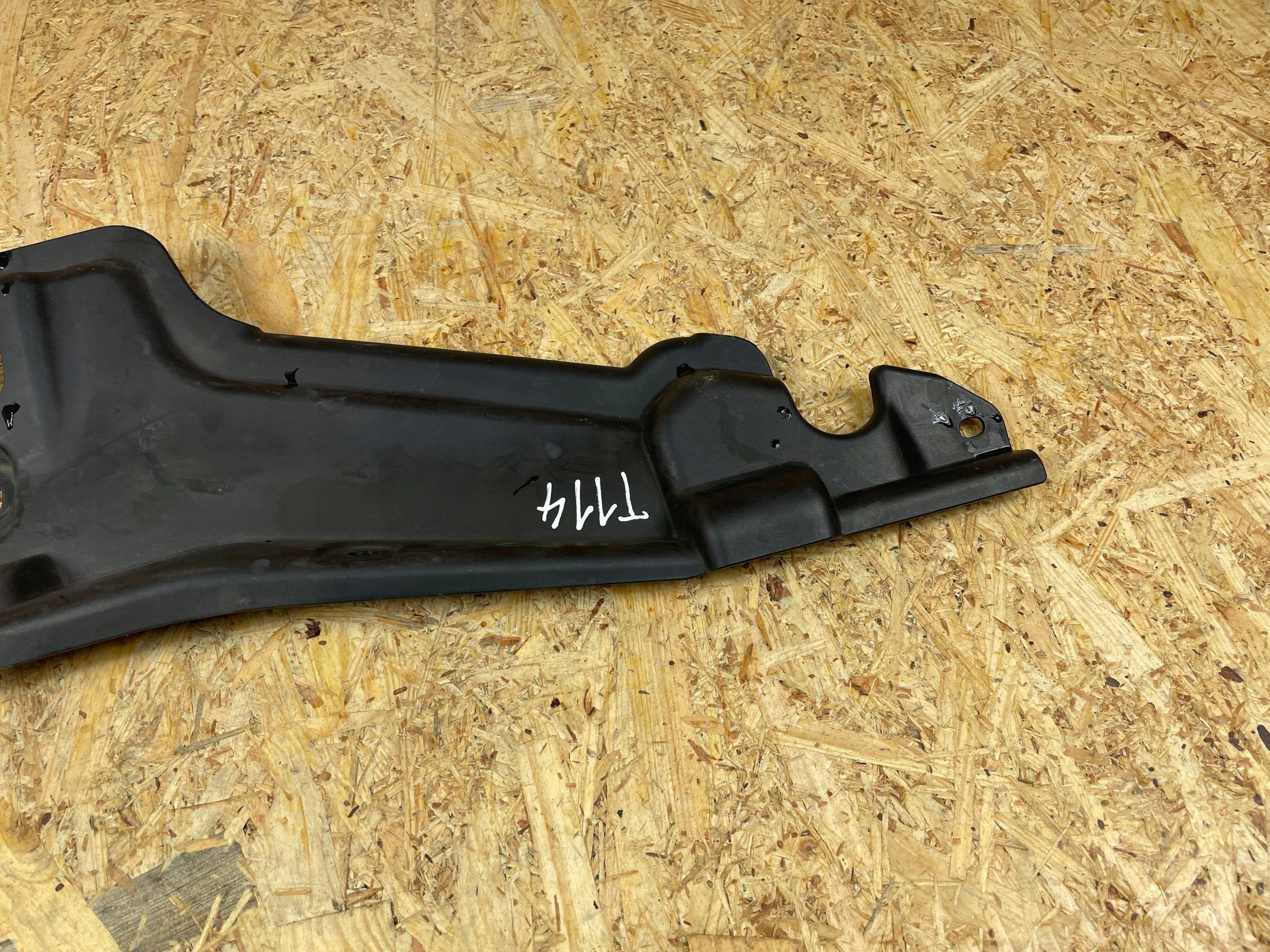 Osłona nakładka Pasa Przedniego Toyota Auris II 16594 0Y010 Lift…