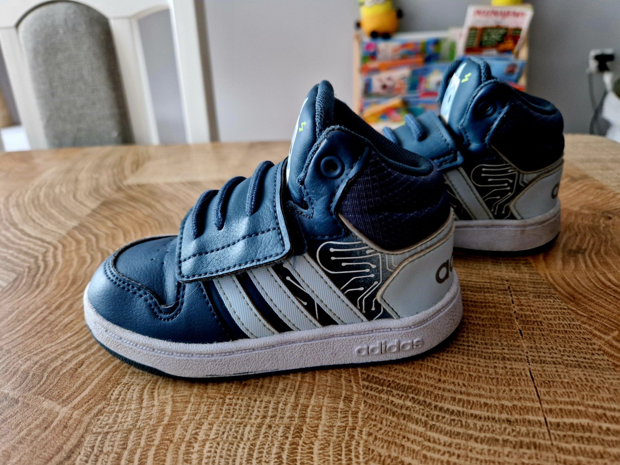 Buty za kostkę adidas 25 stan bdb buciki