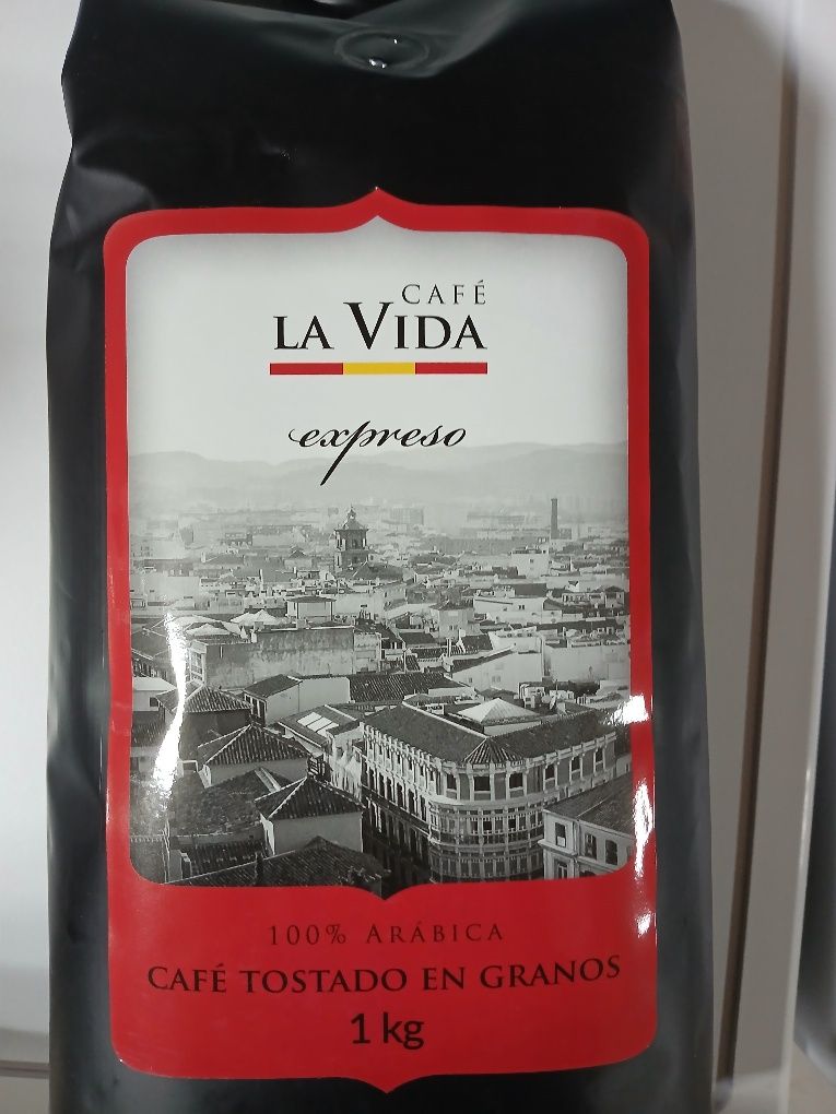 Кава в зернах La Vida 1kg привезена з Європи.