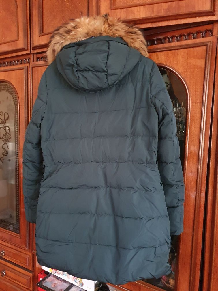 Зимняя куртка (пуховик) Ice yee, 44р, натуральный мех, зелёная